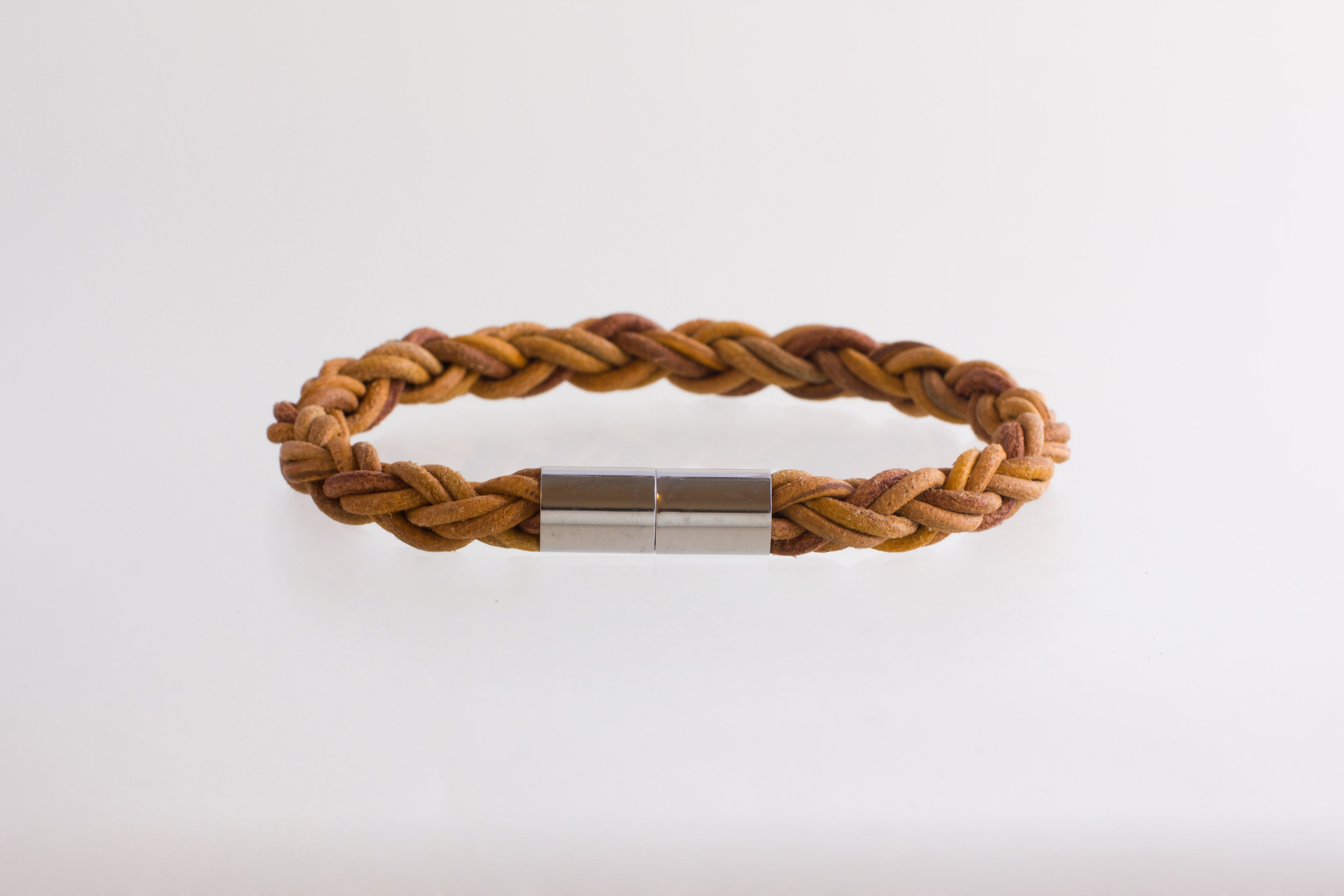 Julia Otilia-Raw braided bracelet with magnet lock-39.95